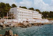 Hôtel Les Roches Rouges – client et partenaire d’EPC, établissement hôtelier accompagné dans ses projets.